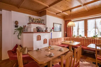 Ein Sitzbereich in der Unterkunft Chalet Walchenhof