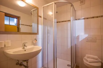Ein Badezimmer in der Unterkunft Chalet Walchenhof