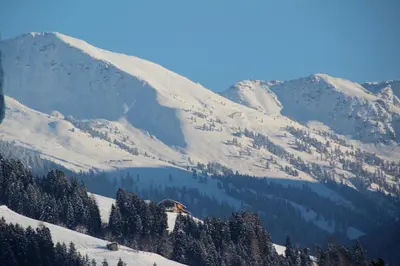 Ein allgemeiner Bergblick oder ein Berglick von der Ferienwohnung aus