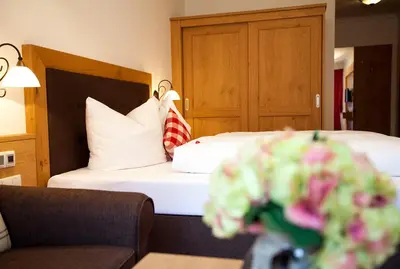 Ein Bett oder Betten in einem Zimmer der Unterkunft Hotel Garni Larcherhof