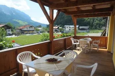 Ein allgemeiner Bergblick oder ein Berglick von der Ferienwohnung aus