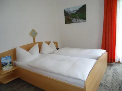 Ein Bett oder Betten in einem Zimmer der Unterkunft Landhaus Kröll