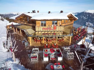 Ein allgemeiner Bergblick oder ein Berglick von des Hotels aus