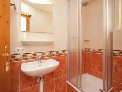 Ein Badezimmer in der Unterkunft Chalet in Saalbach near Ski Lift