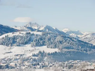 Ein allgemeiner Bergblick oder ein Berglick von des Chalets aus