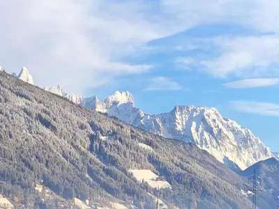 Ein allgemeiner Bergblick oder ein Berglick von des Chalets aus