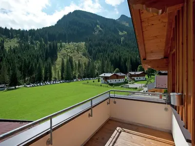 Ein allgemeiner Bergblick oder ein Berglick von des Chalets aus