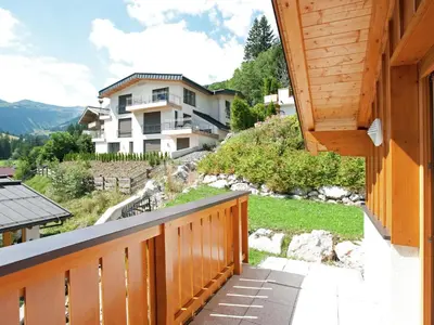 Ein allgemeiner Bergblick oder ein Berglick von des Chalets aus