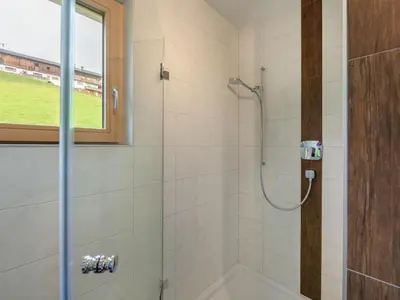 Ein Badezimmer in der Unterkunft Apartment Apart Wurm-2 by Interhome