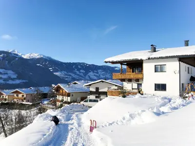 Ein allgemeiner Bergblick oder ein Berglick von der Ferienwohnung aus