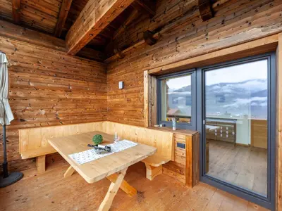 Ein allgemeiner Bergblick oder ein Berglick von der Ferienwohnung aus
