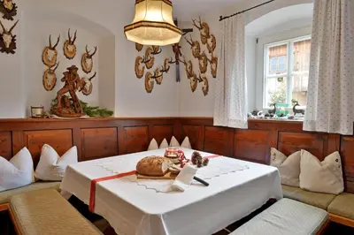 Ein Sitzbereich in der Unterkunft Hanserhof