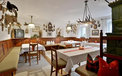 Ein Sitzbereich in der Unterkunft Hanserhof