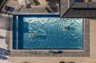 Der Swimmingpool an oder in der Nähe von Hotel Post