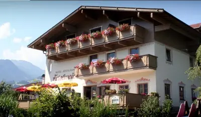 Ein allgemeiner Bergblick oder ein Berglick von des Hotels aus
