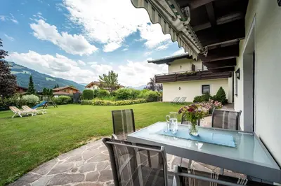 Ein allgemeiner Bergblick oder ein Berglick von der Ferienwohnung aus