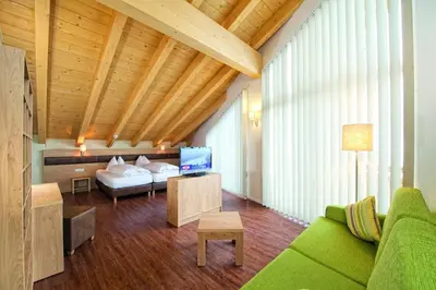 Ein Sitzbereich in der Unterkunft Hotel ALPINA