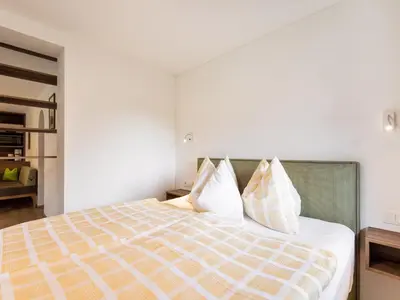 Ein Bett oder Betten in einem Zimmer der Unterkunft Lovely Apartment with Sauna, Ski Storage, Pool, Terrace