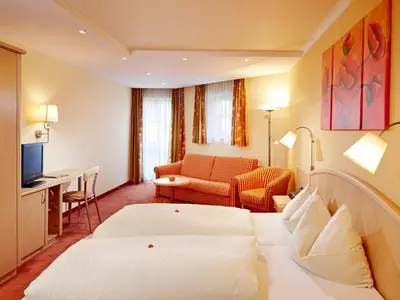 Ein Bett oder Betten in einem Zimmer der Unterkunft Landhotel Kaserer