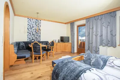Ein Bett oder Betten in einem Zimmer der Unterkunft Appartement Frühstückspension Landhaus Karwendel