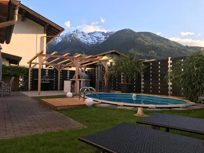 Ein allgemeiner Bergblick oder ein Berglick von der Pension aus