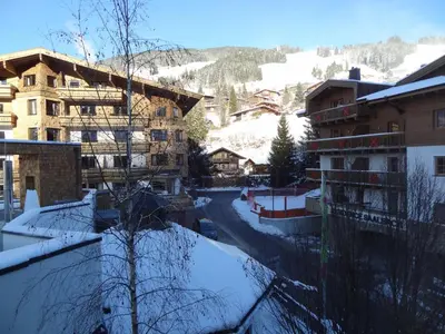 Ein allgemeiner Bergblick oder ein Berglick von des Hotels aus