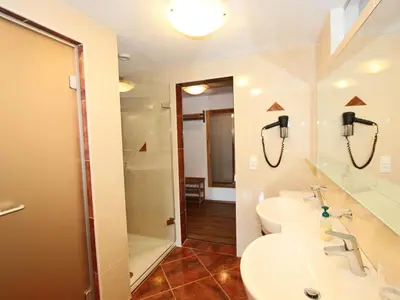 Ein Badezimmer in der Unterkunft Apartment in Stumm near Zillertal Ski Area