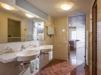 Ein Badezimmer in der Unterkunft Apartment in Stumm near Zillertal Ski Area