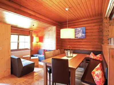 Ein Sitzbereich in der Unterkunft Chalet in Wörgl near SkiWelt Wilder Kaiser