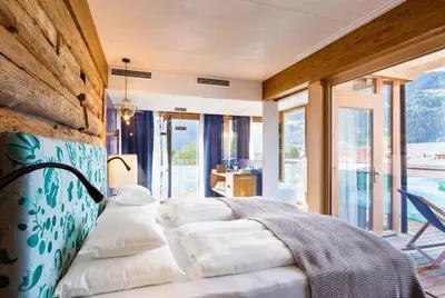 Ein Bett oder Betten in einem Zimmer der Unterkunft Small Luxury Hotel of the World - DasPosthotel