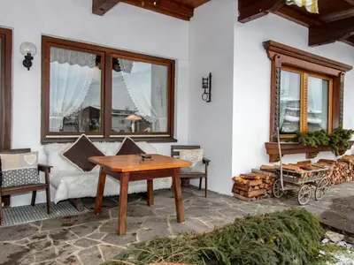 Ein Balkon oder eine Terrasse in der Unterkunft Apartment Tyrol-1 by Interhome