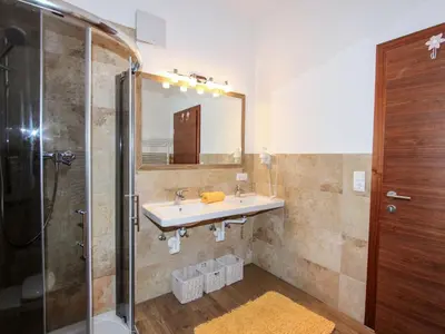 Ein Badezimmer in der Unterkunft Apartment Tyrol-2 by Interhome