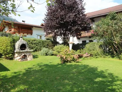 Ein Garten an der Unterkunft Apartment Tyrol-2 by Interhome