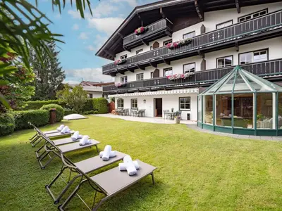 Ein Garten an der Unterkunft Alpen Glück Hotel Villa Lisa garni