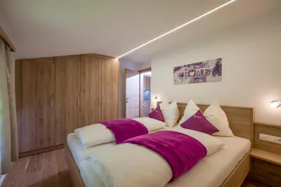 Ein Bett oder Betten in einem Zimmer der Unterkunft Ferienwohnungen Obinghof