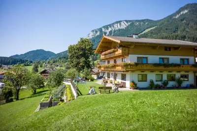 Ein allgemeiner Bergblick oder ein Berglick von der Ferienwohnung aus