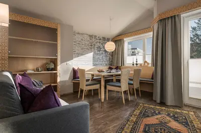 Ein Sitzbereich in der Unterkunft Appartements Alpenkristall