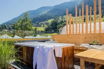 Ein allgemeiner Bergblick oder ein Berglick von des Hotels aus