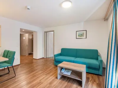 Ein Sitzbereich in der Unterkunft Apartment in Wald near Zillertal Ski Area