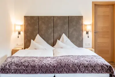 Ein Bett oder Betten in einem Zimmer der Unterkunft Hotel Barbarahof Saalbach