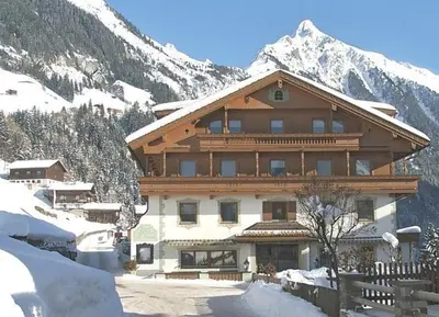 Ein allgemeiner Bergblick oder ein Berglick von des Hotels aus