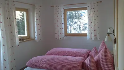 Ein Bett oder Betten in einem Zimmer der Unterkunft Landhaus Alpenjäger