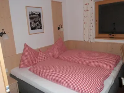 Ein Bett oder Betten in einem Zimmer der Unterkunft Landhaus Alpenjäger