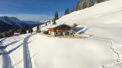 Wallegg Lodge - Alpine Premium Chalet - Ski In-Ski Out - Real Alpine Location Saalbach im Winter