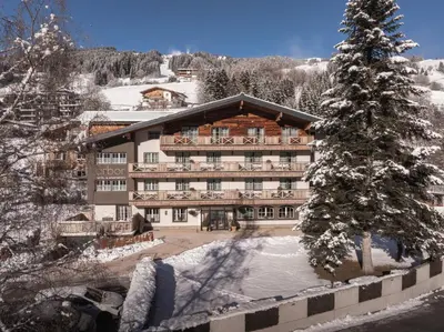 Ein allgemeiner Bergblick oder ein Berglick von des Hotels aus