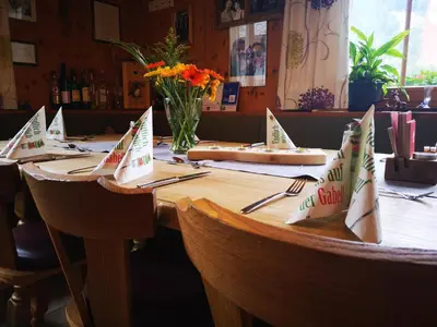 Ein Restaurant oder anderes Speiselokal in der Unterkunft Hotel Aschauer Hof z'Fritzn