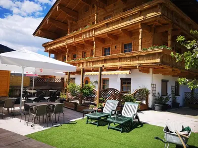 Ein Balkon oder eine Terrasse in der Unterkunft Hotel Aschauer Hof z'Fritzn