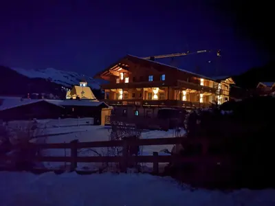 Ein allgemeiner Bergblick oder ein Berglick von des Hotels aus