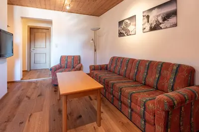Ein Sitzbereich in der Unterkunft Apartments Foidl