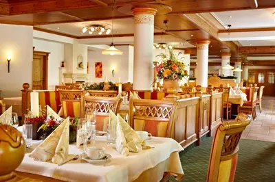 Ein Restaurant oder anderes Speiselokal in der Unterkunft Lifthotel